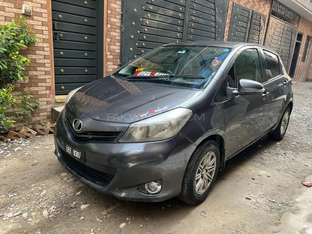 Toyota Vitz 2012 for Sale in Kohat Image-1