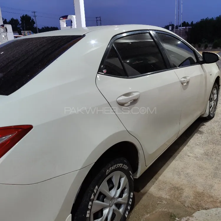 Toyota Corolla 2015 for Sale in Peshawar Image-1