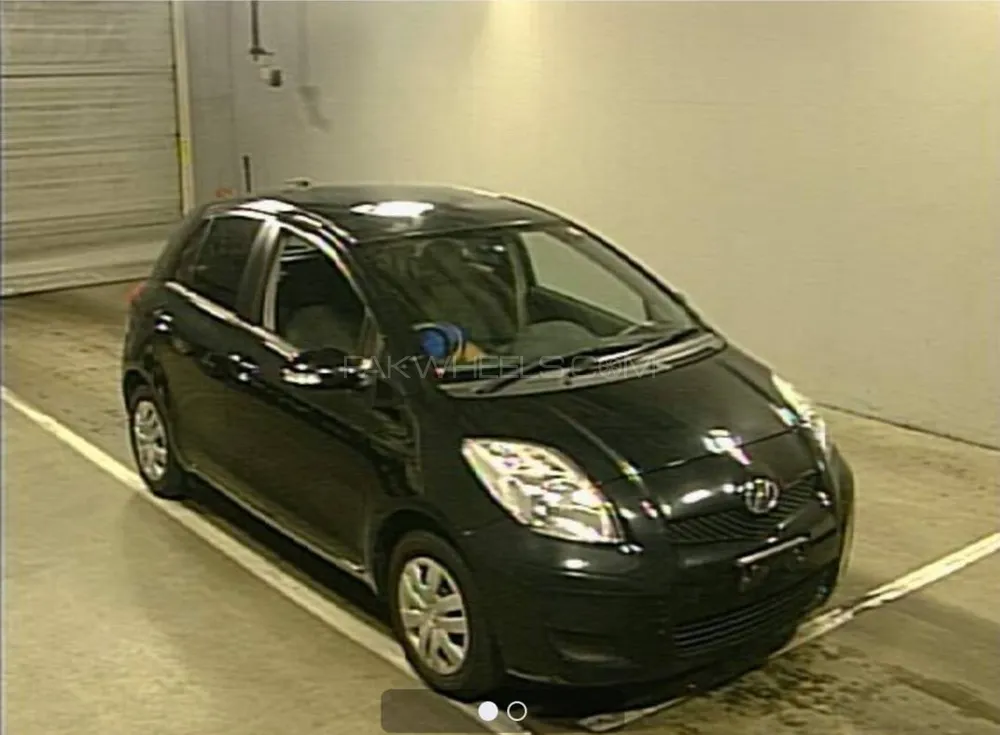 Toyota Vitz 2010 for Sale in Lahore Image-1