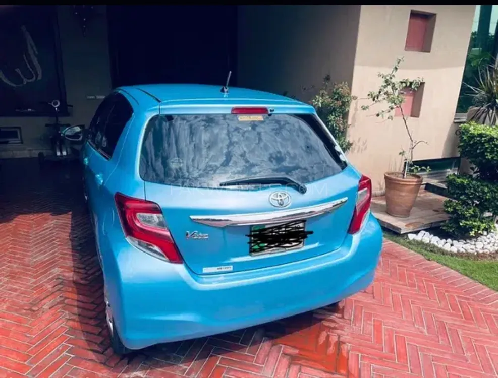 Toyota Vitz 2015 for Sale in Lahore Image-1
