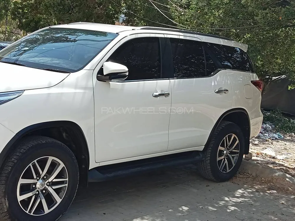 Toyota Fortuner 2020 for Sale in Karachi Image-1
