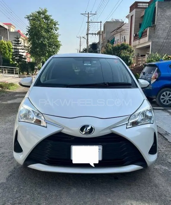 Toyota Vitz 2017 for Sale in Lahore Image-1