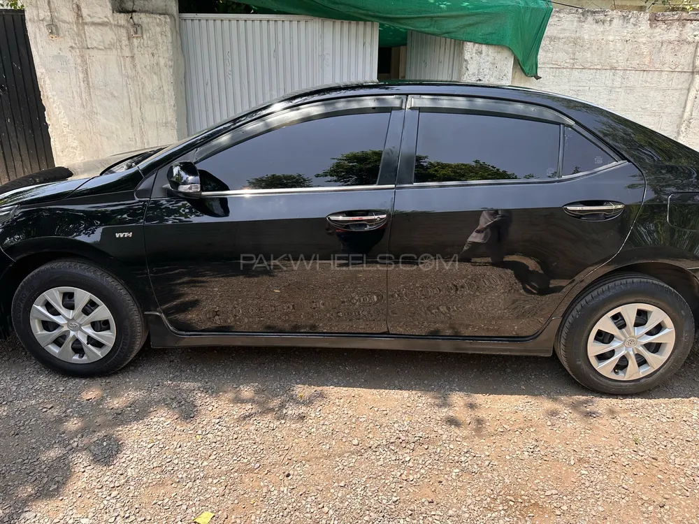 Toyota Corolla 2015 for Sale in Peshawar Image-1