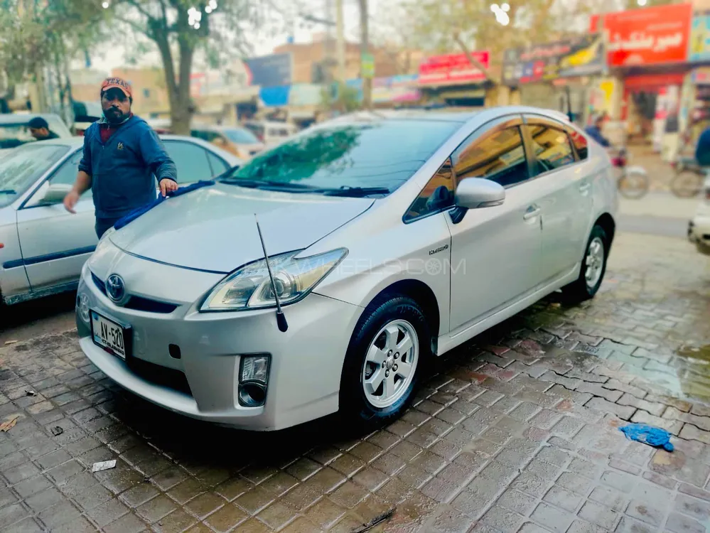 Toyota Prius 2010 for Sale in Lahore Image-1