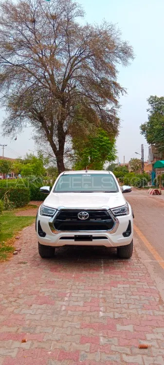 Toyota Hilux 2021 for Sale in Multan Image-1