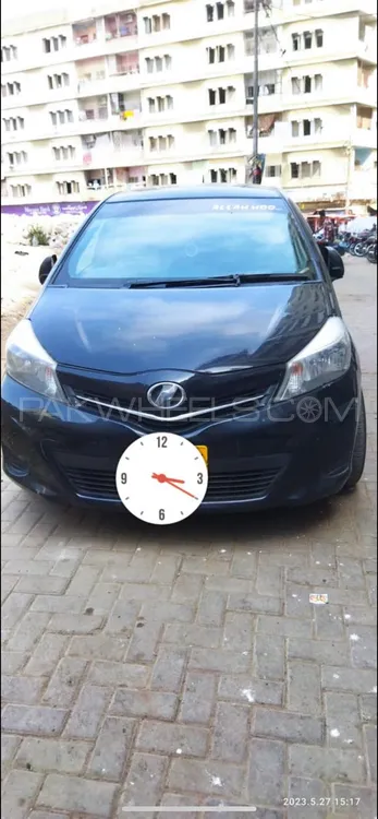 Toyota Vitz 2013 for Sale in Karachi Image-1