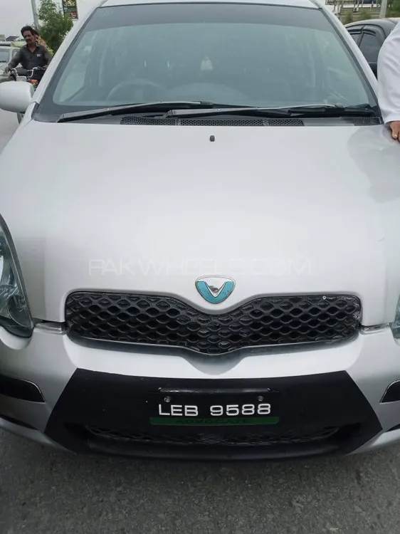 Toyota Vitz 2004 for Sale in Peshawar Image-1
