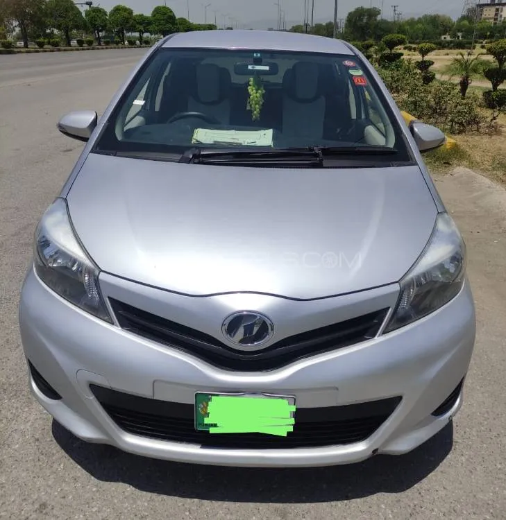 Toyota Vitz 2013 for Sale in Islamabad Image-1