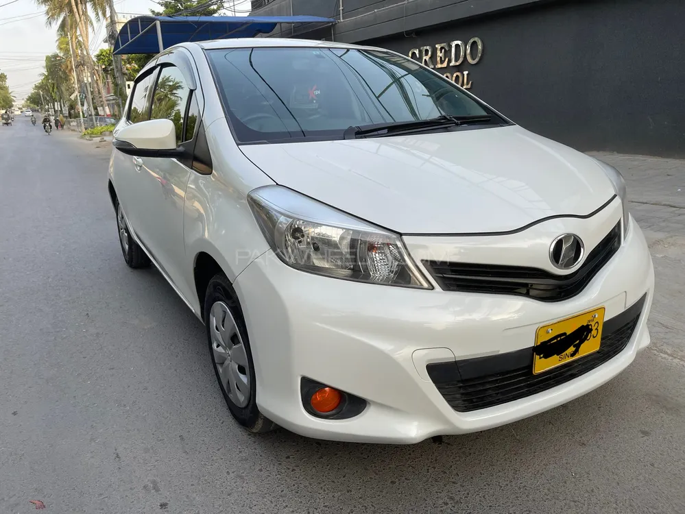 Toyota Vitz 2013 for Sale in Karachi Image-1