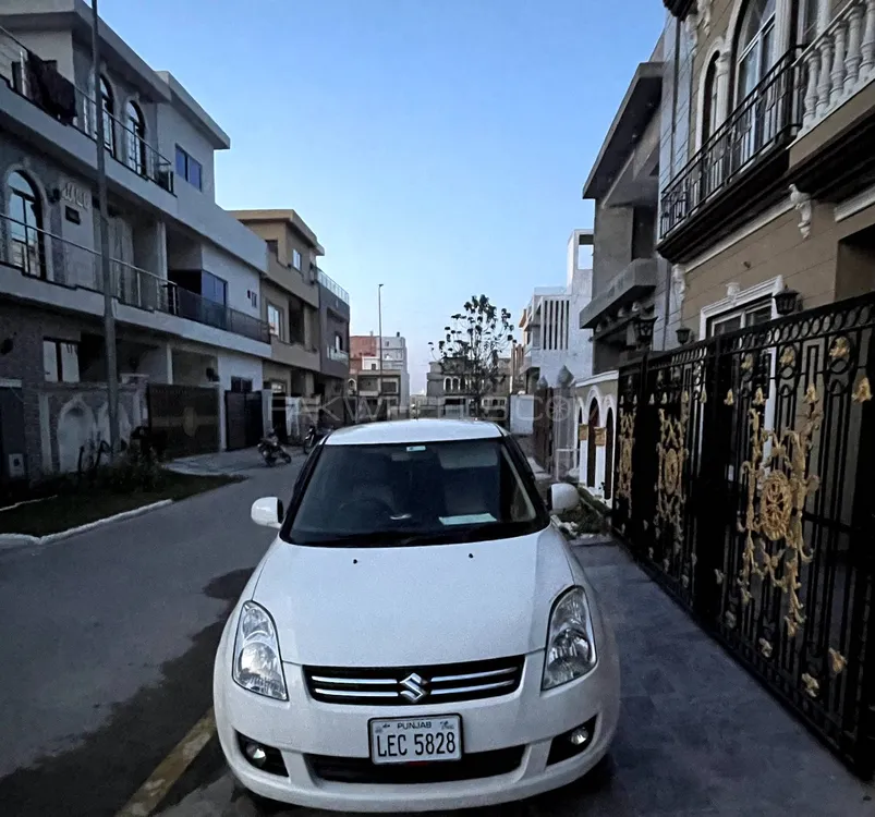 Suzuki Swift 2010 for Sale in Lahore Image-1