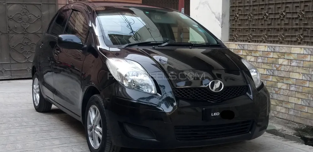 Toyota Vitz 2007 for Sale in Peshawar Image-1