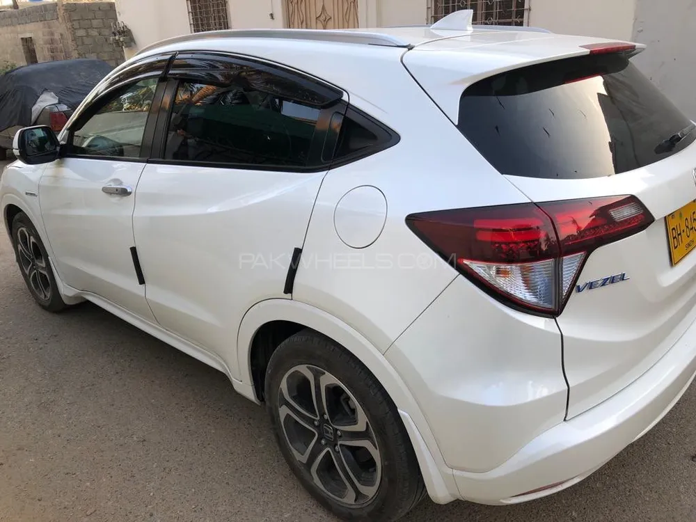 Honda Vezel 2015 for Sale in Karachi Image-1