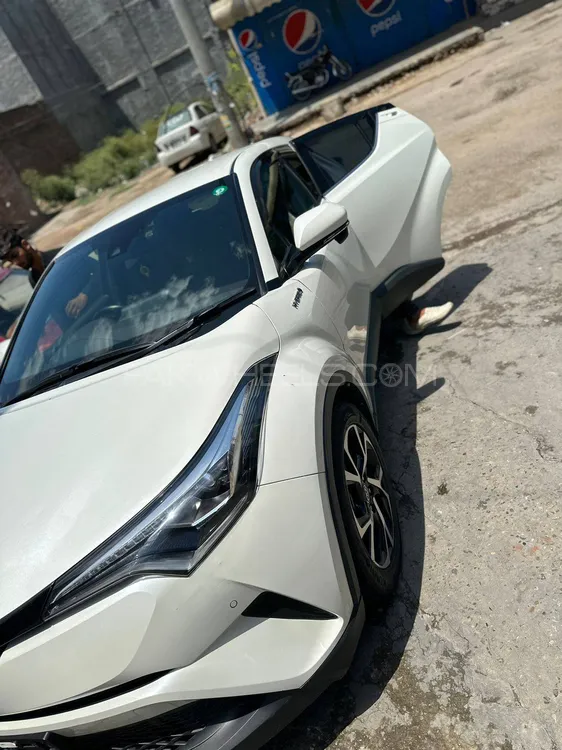 Toyota C-HR 2017 for Sale in Gujranwala Image-1