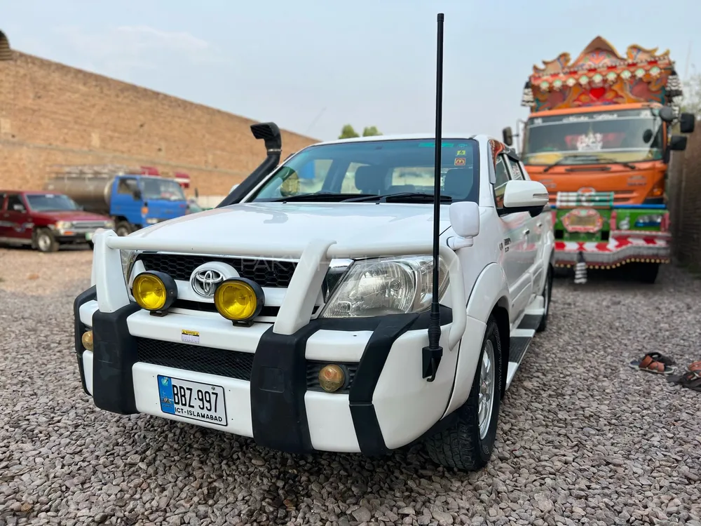 Toyota Hilux 2006 for Sale in Peshawar Image-1