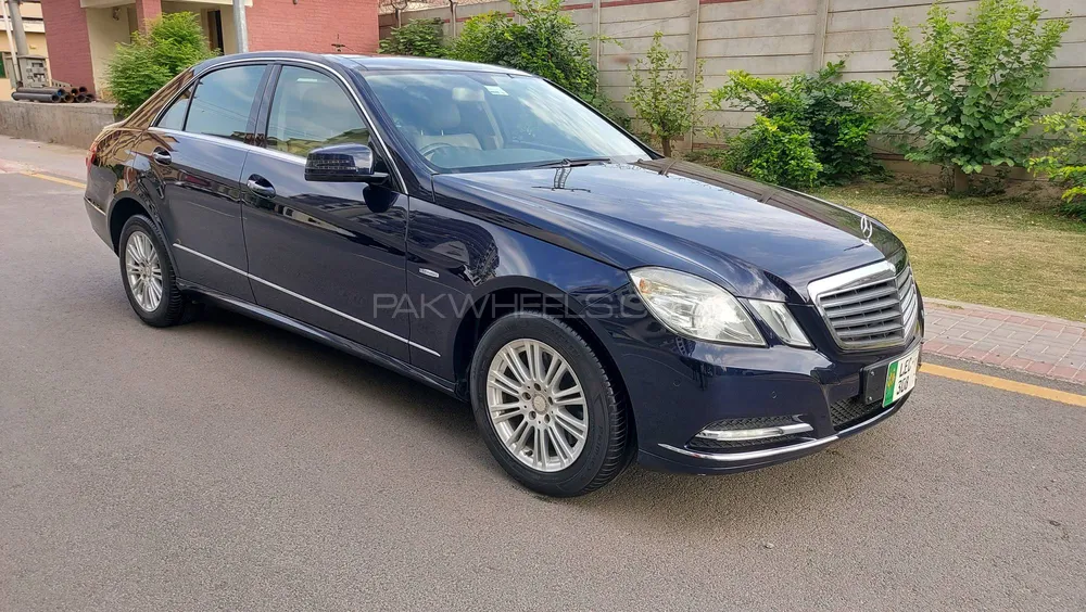 Mercedes Benz E Class 2011 for Sale in Lahore Image-1