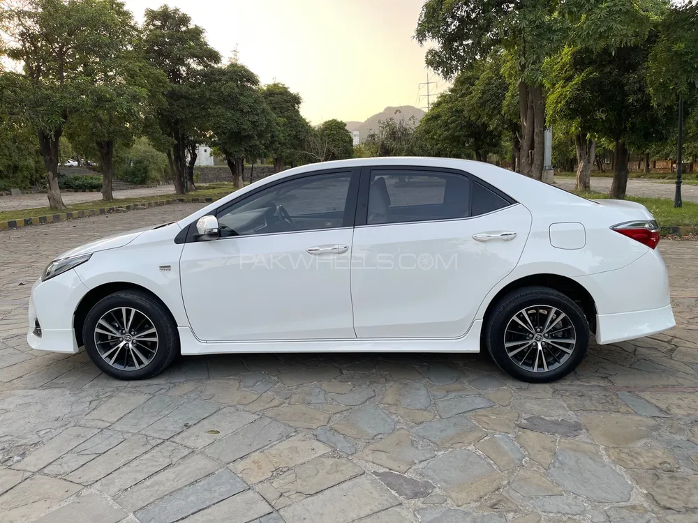 Toyota Corolla 2021 for Sale in Islamabad Image-1