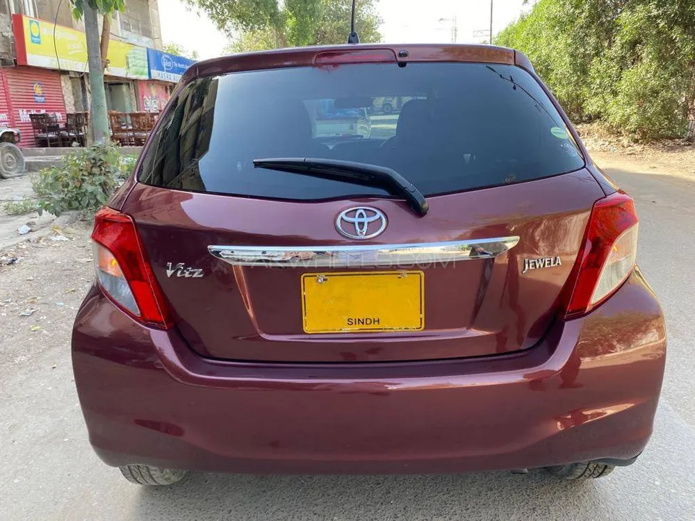 Toyota Vitz 2013 for Sale in Karachi Image-1