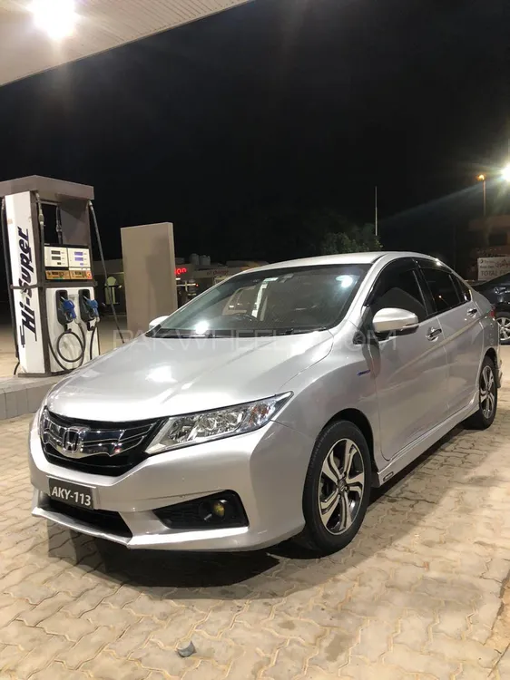 Honda Grace Hybrid 2015 for Sale in Islamabad Image-1