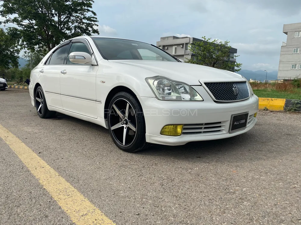 Toyota Crown 2004 for Sale in Islamabad Image-1