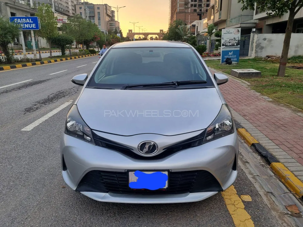 Toyota Vitz 2016 for Sale in Islamabad Image-1