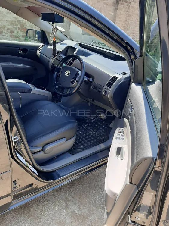 Toyota Prius 2008 for Sale in Mardan Image-1