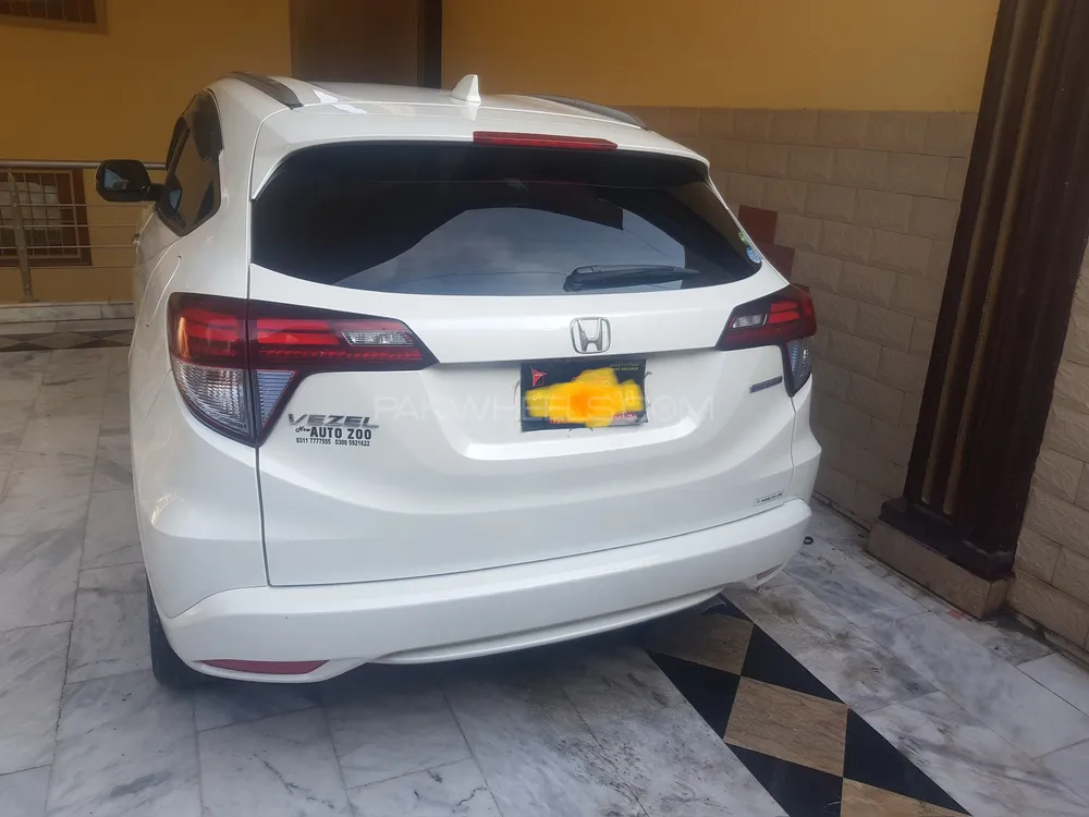Honda Vezel 2016 for Sale in Hayatabad Image-1