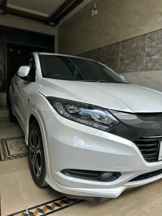 Honda Vezel 2015 for Sale in Islamabad Image-1