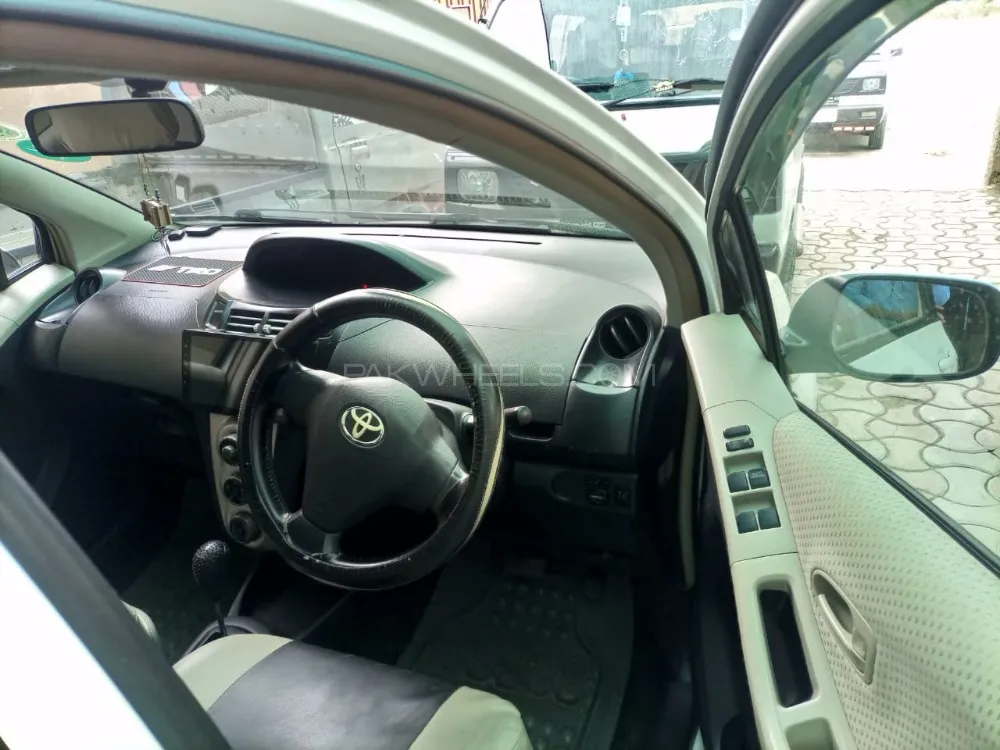 Toyota Vitz 2006 for Sale in Akora khattak Image-1