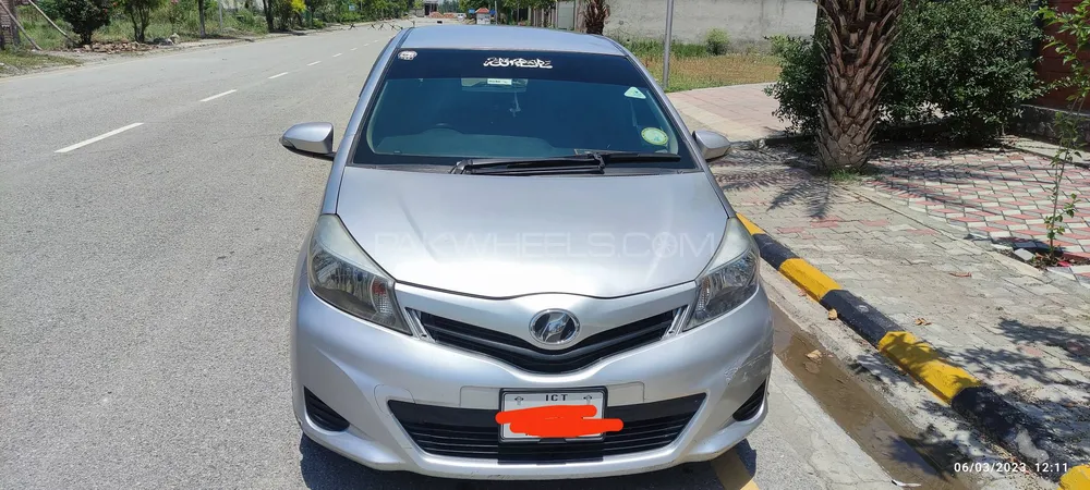 Toyota Vitz 2011 for Sale in Mardan Image-1