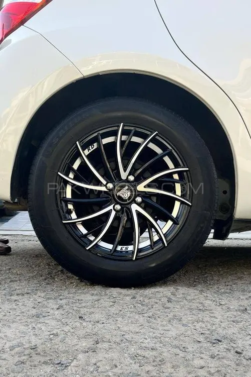 Toyota Vitz 2017 for Sale in Lahore Image-1