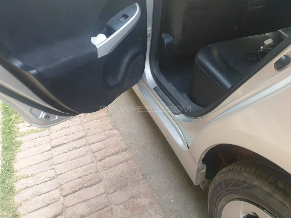 Toyota Prius 2013 for Sale in Gojra Image-1