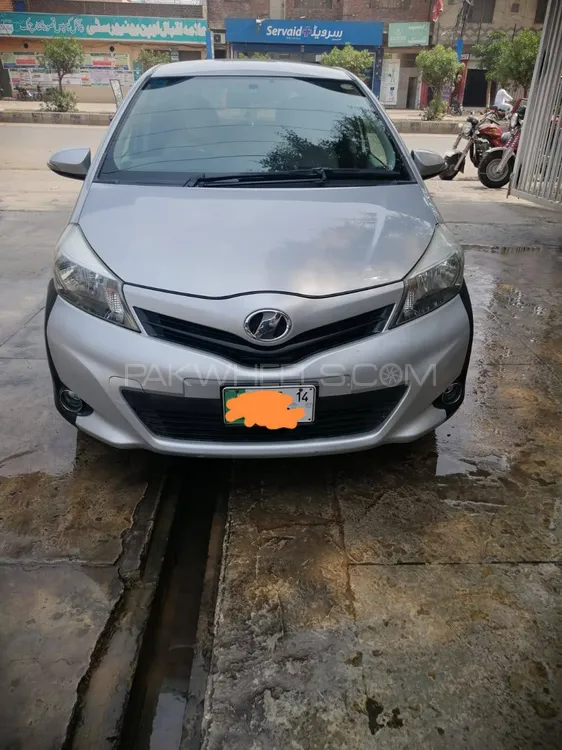 Toyota Vitz 2011 for Sale in Lahore Image-1