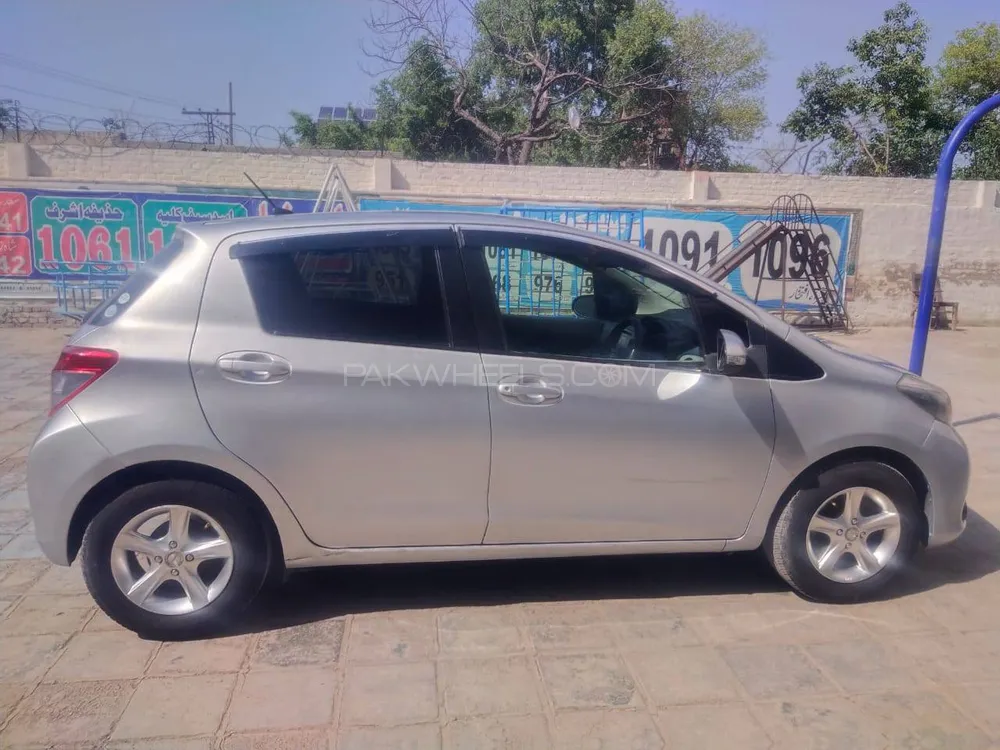 Toyota Vitz 2011 for Sale in Hafizabad Image-1
