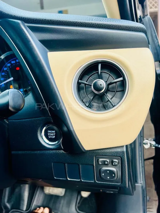 Toyota Corolla 2019 for Sale in Muzaffar Gargh Image-1
