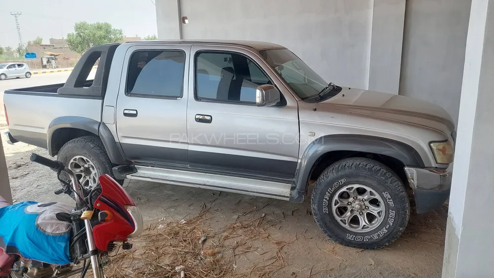 Toyota Hilux 2003 for Sale in Larkana Image-1