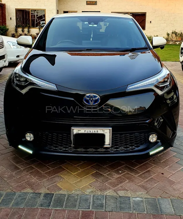 Toyota C-HR 2017 for Sale in Lahore Image-1