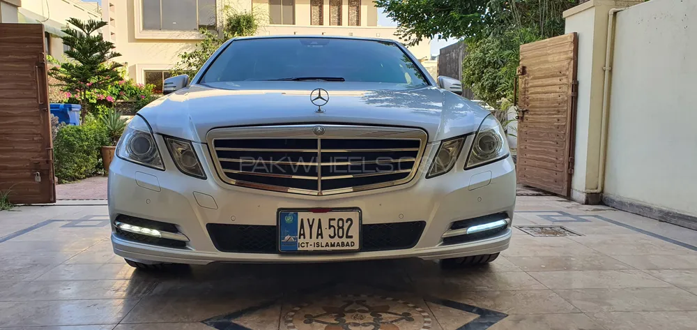 Mercedes Benz E Class 2010 for Sale in Islamabad Image-1