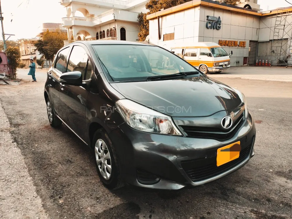 Toyota Vitz 2014 for Sale in Karachi Image-1