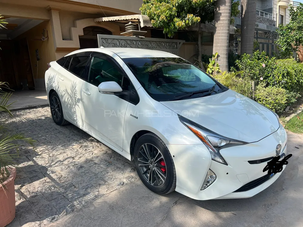 Toyota Prius 2016 for Sale in Islamabad Image-1