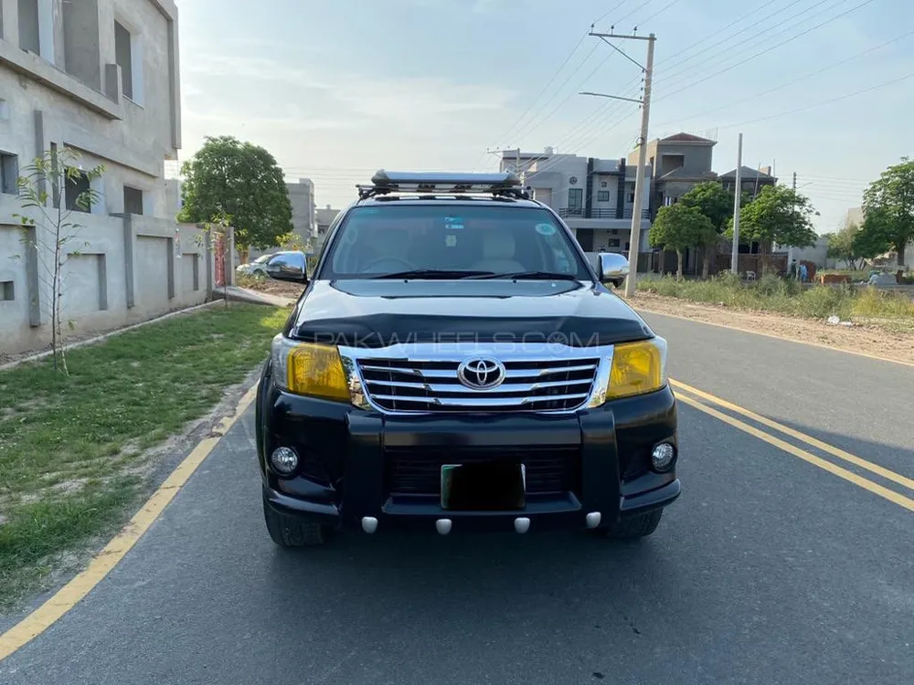 Toyota Hilux 2013 for Sale in Faisalabad Image-1
