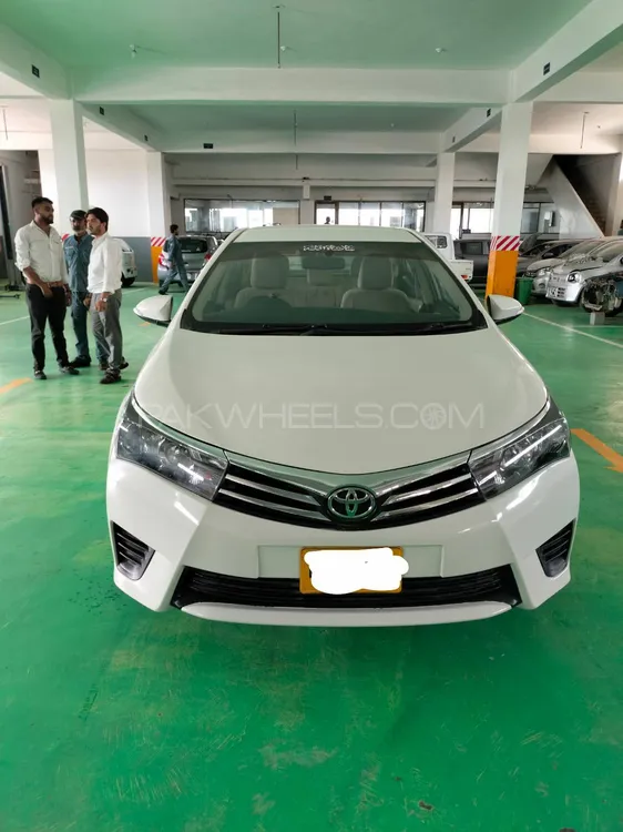Toyota Corolla 2015 for Sale in Karachi Image-1