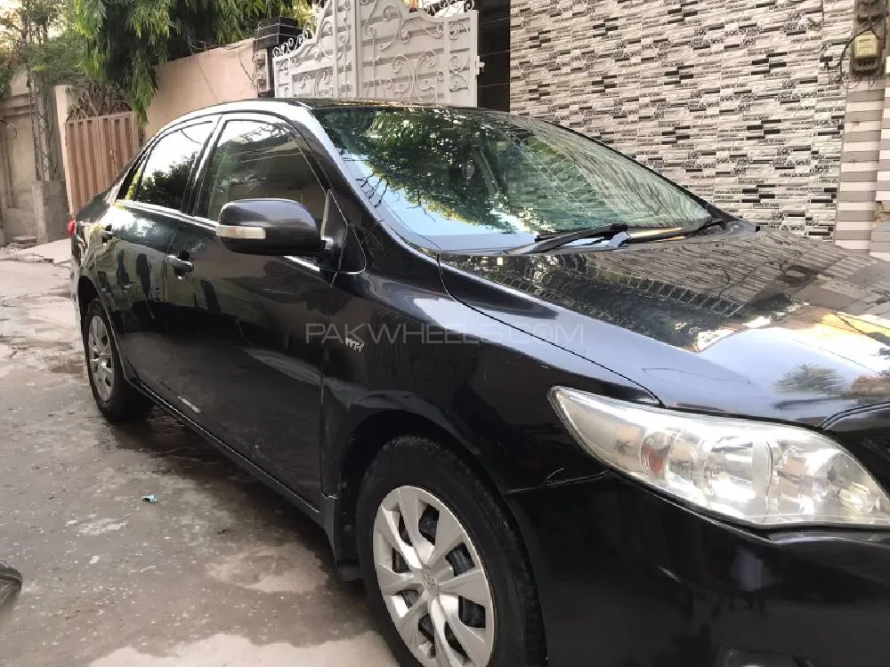 Toyota Corolla 2013 for Sale in Lahore Image-1