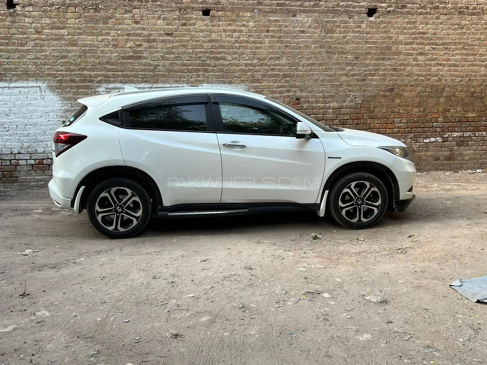 Honda Vezel 2014 for Sale in Peshawar Image-1