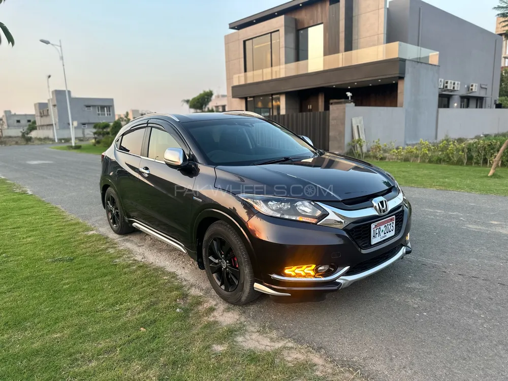 Honda Vezel 2015 for Sale in Lahore Image-1