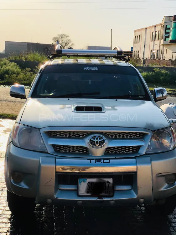 Toyota Hilux 2011 for Sale in Kharian Image-1
