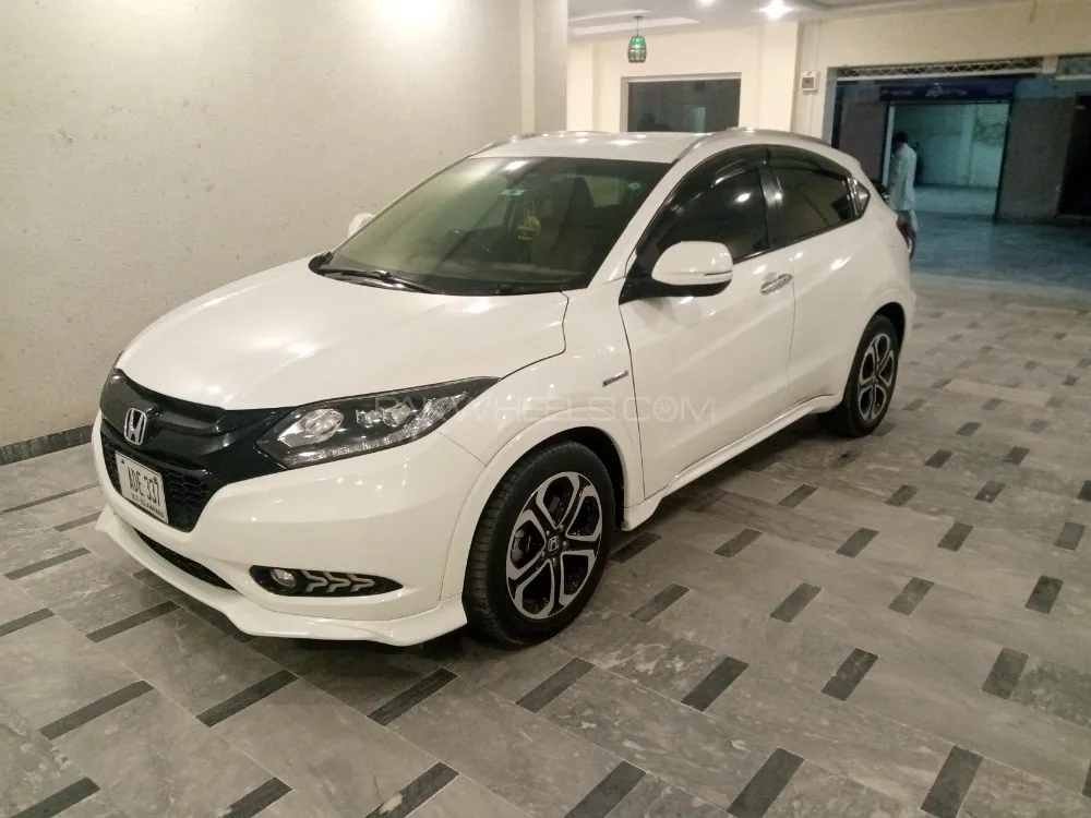 Honda Vezel 2016 for Sale in Mardan Image-1