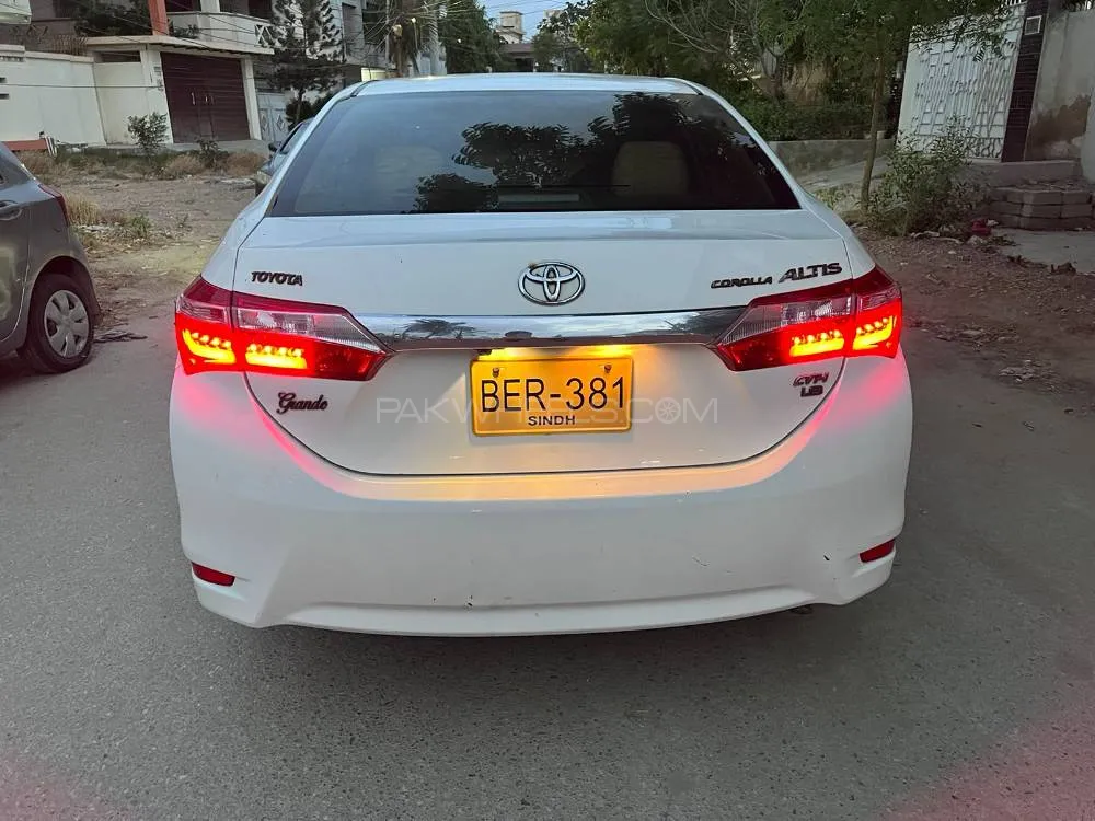 Toyota Corolla 2015 for Sale in Karachi Image-1