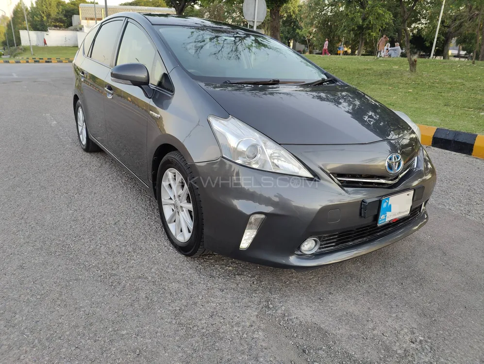 Toyota Prius Alpha 2012 for Sale in Islamabad Image-1