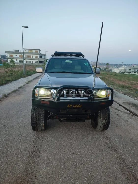 Toyota Hilux 2004 for Sale in Islamabad Image-1