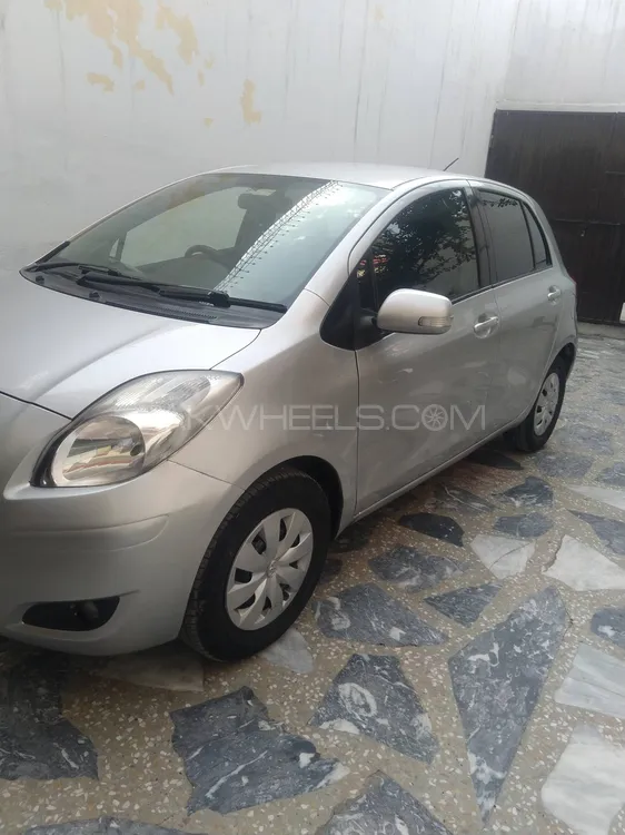 Toyota Vitz 2009 for Sale in Mardan Image-1